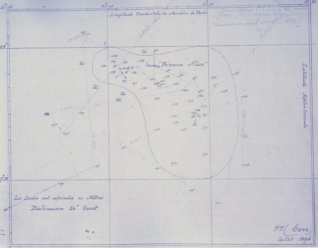 Il rilievo batimetrico del Banco Princesa Alice tracciato con inchiostro blu nel luglio 1896, scandagli in metri e contorno tratteggiato, firmato dal capitano Carr